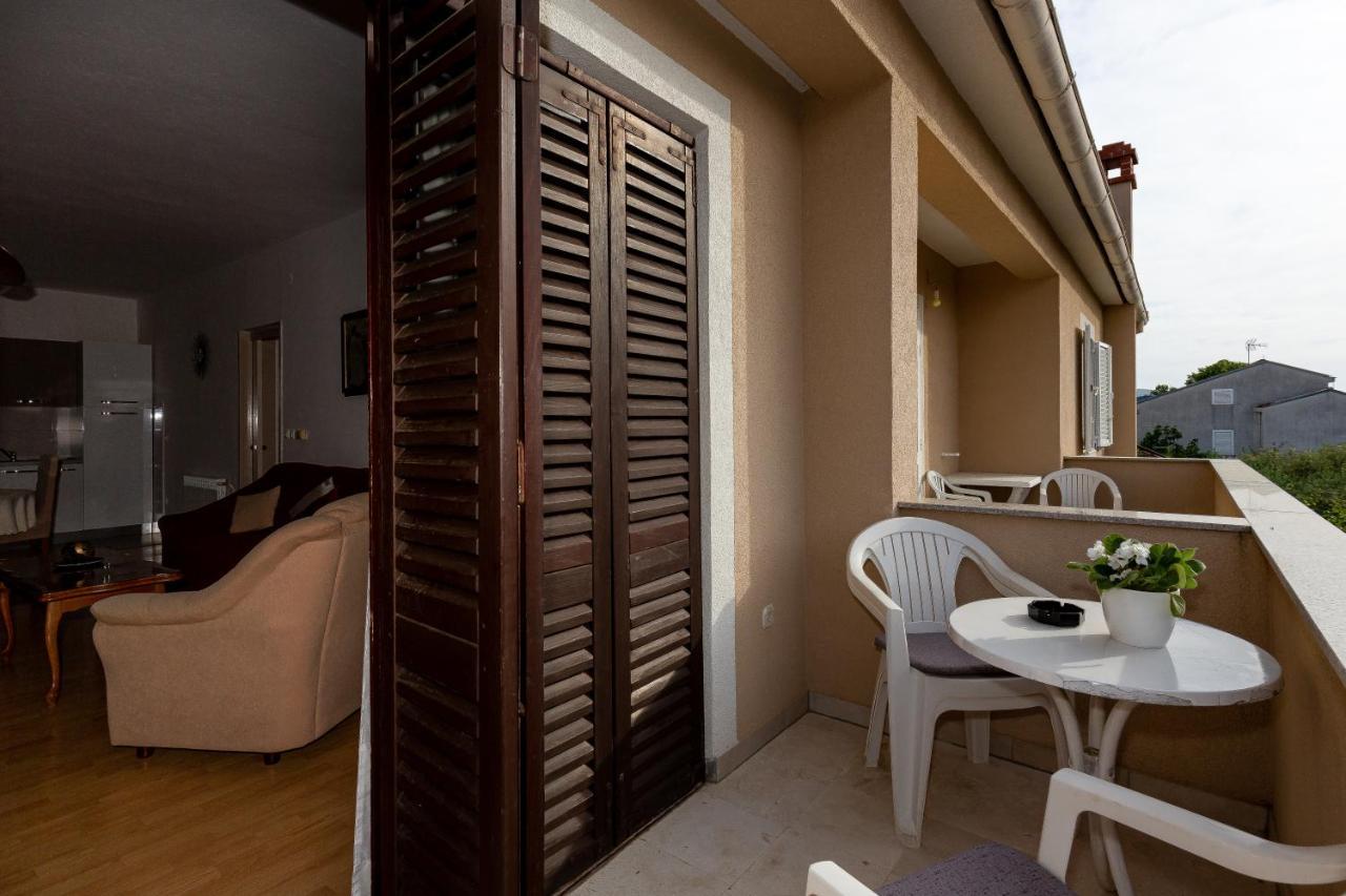 Apartments Tolic Biograd Na Moru Luaran gambar
